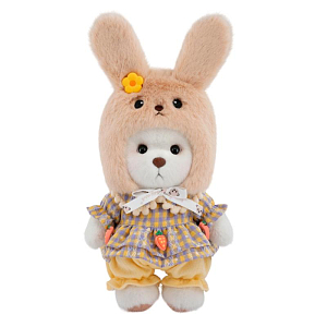 Медвежонок Lina TeddyTales, в платье и штанишках фрейзия и латте, шапочке-зайке, белый, S, 20 см